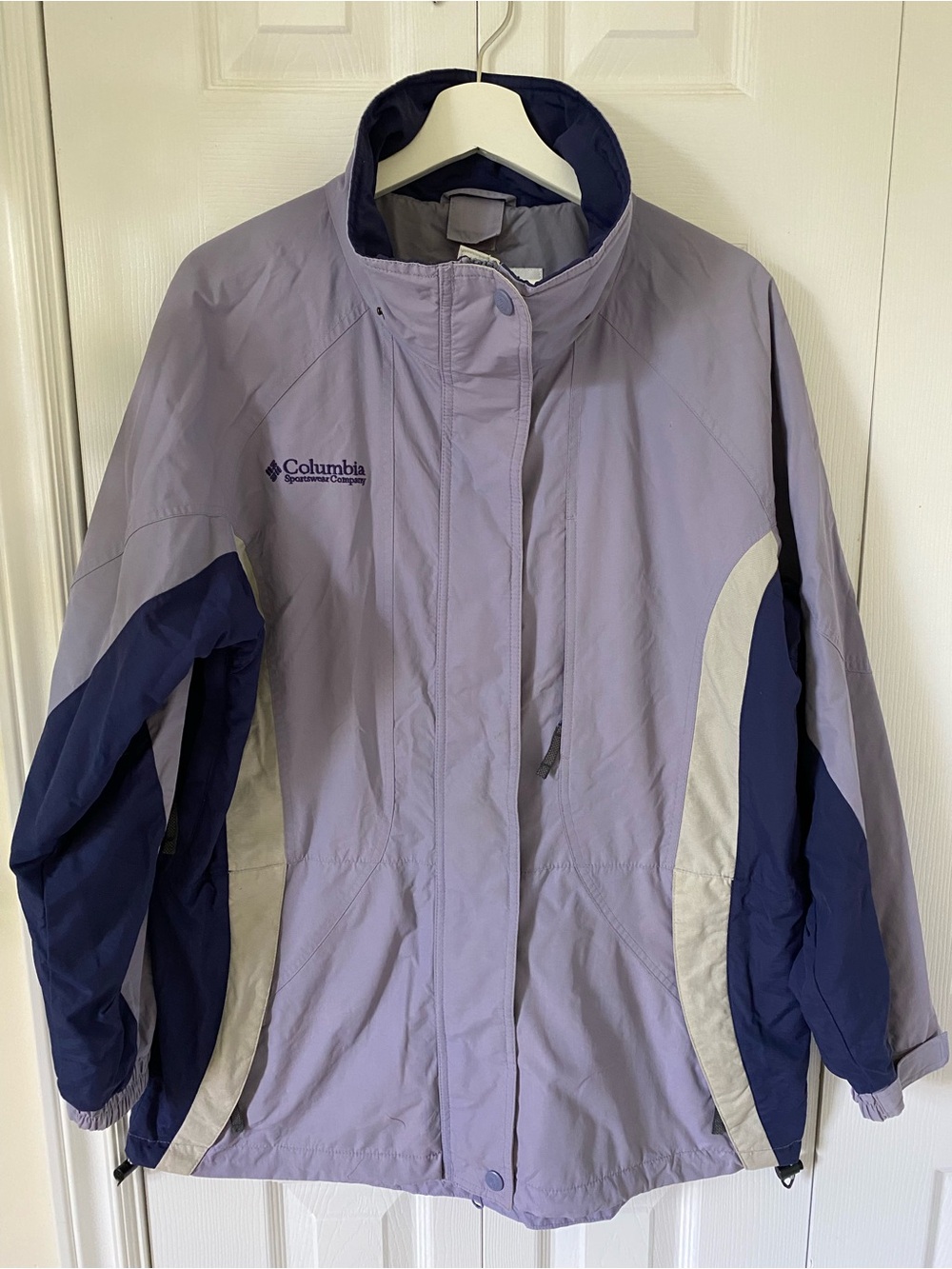 Columbia Vintage Lavender and Navy Women's Windbreaker no hood Size Large